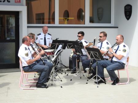 Odkritje spominske plošče na stavbi Osnovne šole Janeza Kuharja Razkrižje 29
